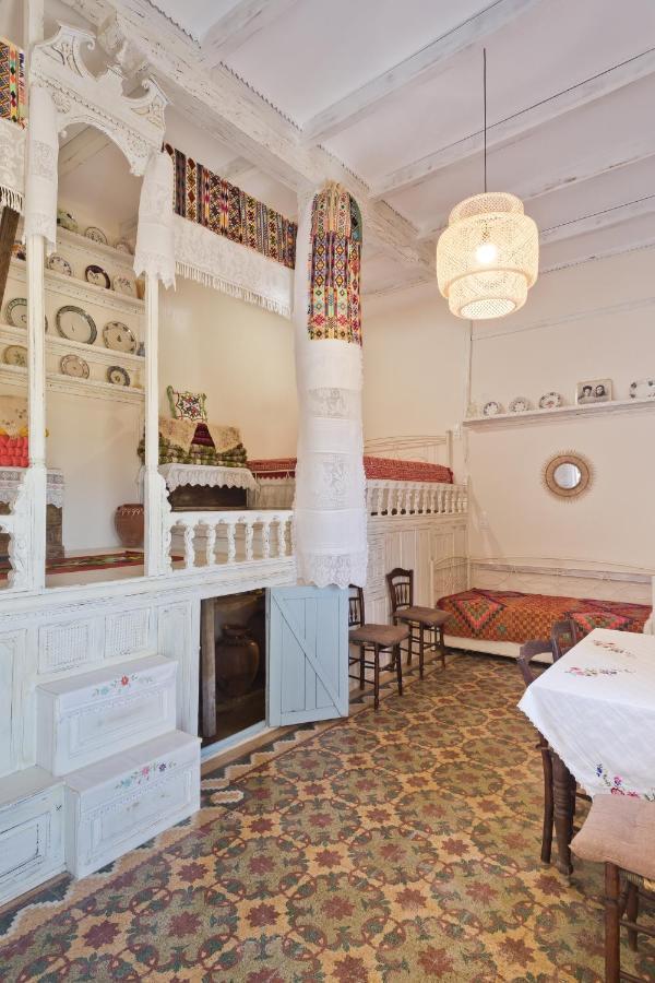 Traditional Karpathian House Menetai Exterior photo