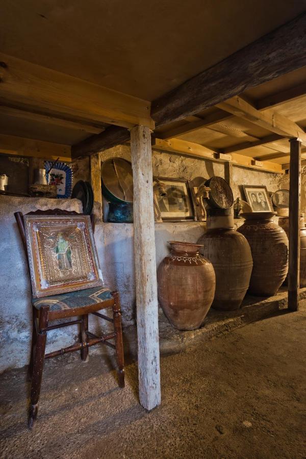 Traditional Karpathian House Menetai Exterior photo
